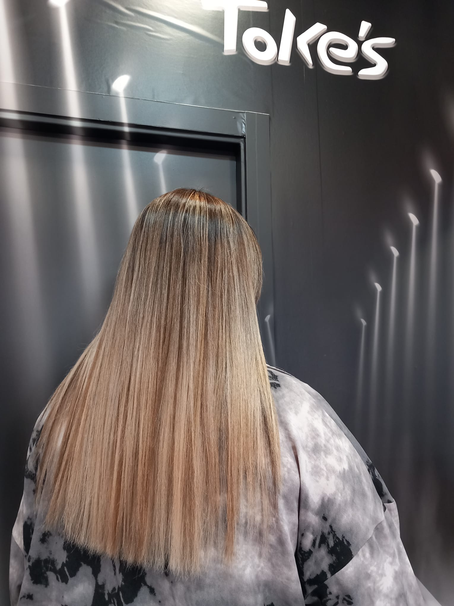 Melena rubia balayage lisa