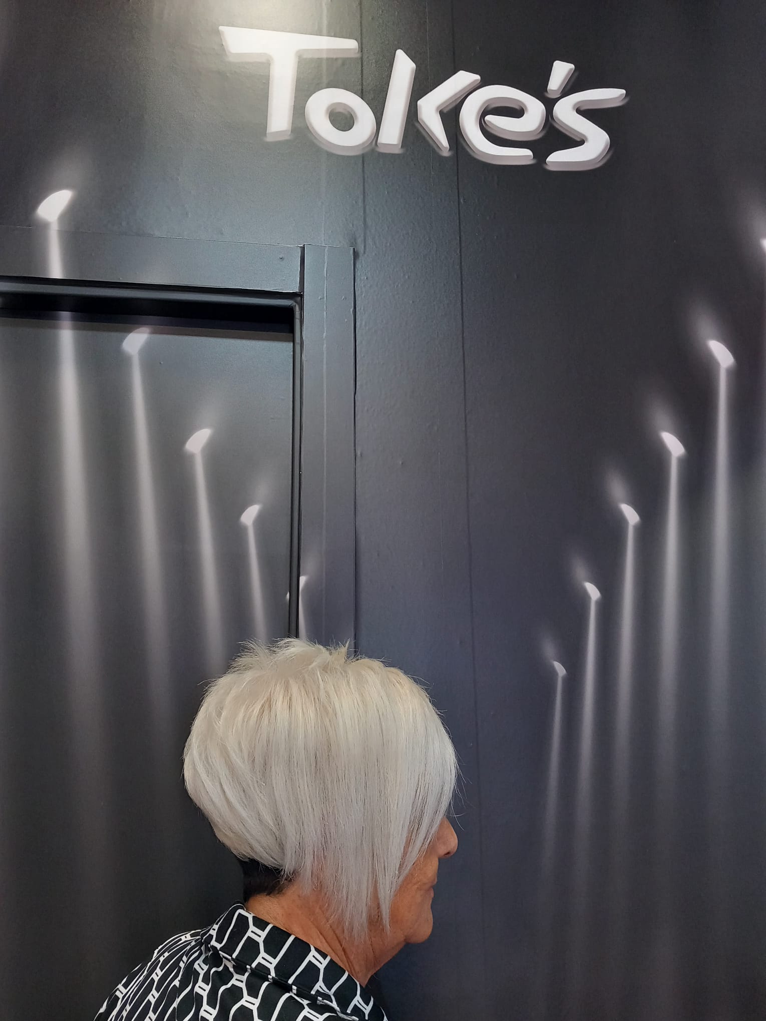 Corte pixie platino, perfil